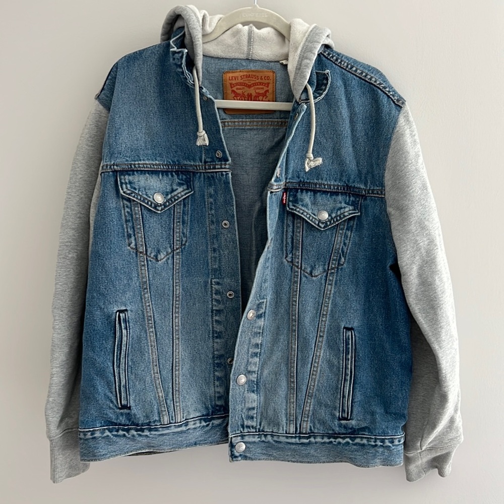 levi’s vintage fit size large jacket with hoodie